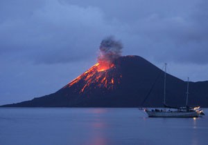 На севере Индонезии вновь активизировался Вулкан Локон