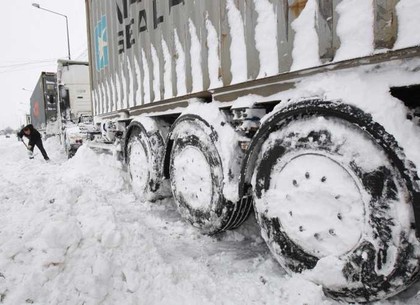 На дорогах Донецкой и Херсонской областей затруднено движение транспорта 