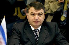 Экс-министр обороны Сердюков отказывается счотрудничать со следствием