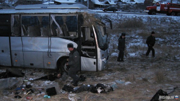 При ДТП на Урале пострадали 12 человек и один погиб