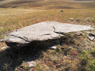 Туристы в Хакасии заплатили штраф за незаконное проникновение к Шаман-камню