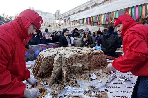 Блинный праздник встречают в Москве