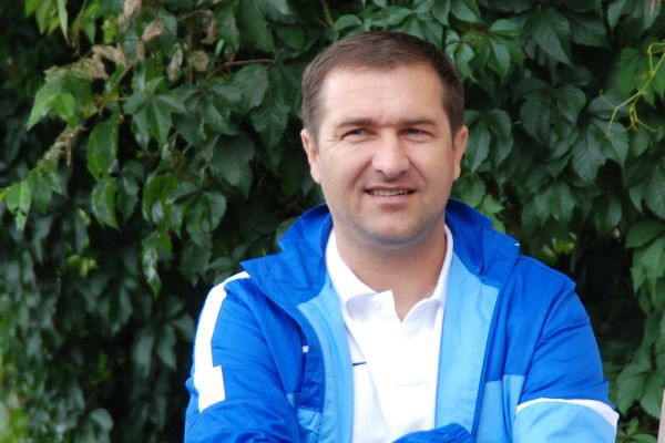 Главный тренер футбольного клуба "Крылья Советов" ушел в отставку 