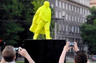 В Кракове появился писающий Ленин.