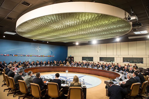 НАТО готова обсудить военные реформы Украины