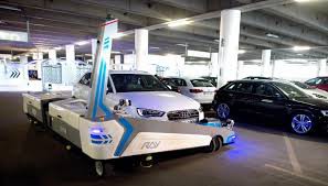 В аэропорту Дюссельдорфа (Германия) есть парковка, которую обслуживают роботы. 