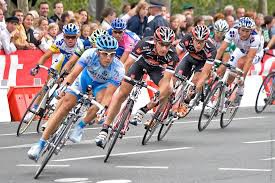 Королевский этап "Тур де Франс" остался за поляком