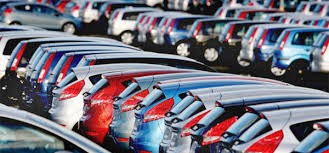 Продажи автомобилей в России упали на 23%.