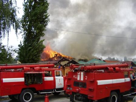 Семь домов горят в поселке Нижегородской области