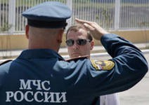 Медведев призвал губернаторов не ослаблять из-за спада жары готовность к борьбе с пожарами