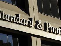 S&P повысило рейтинг банка "Россия" до "BB-" со стабильным прогнозом