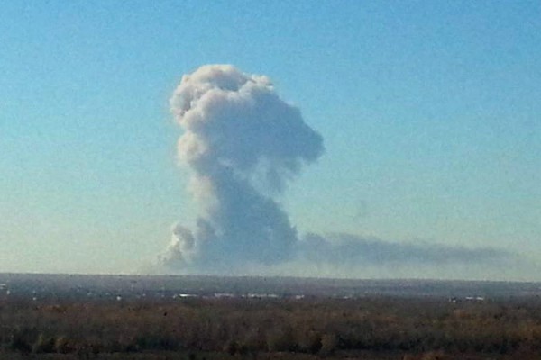 Снаряды взрываются на военном полигоне под Оренбургом