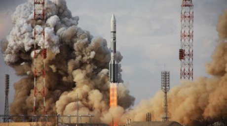 Ценой четырех лет жизни "Ямал-402" дотянет до орбиты 